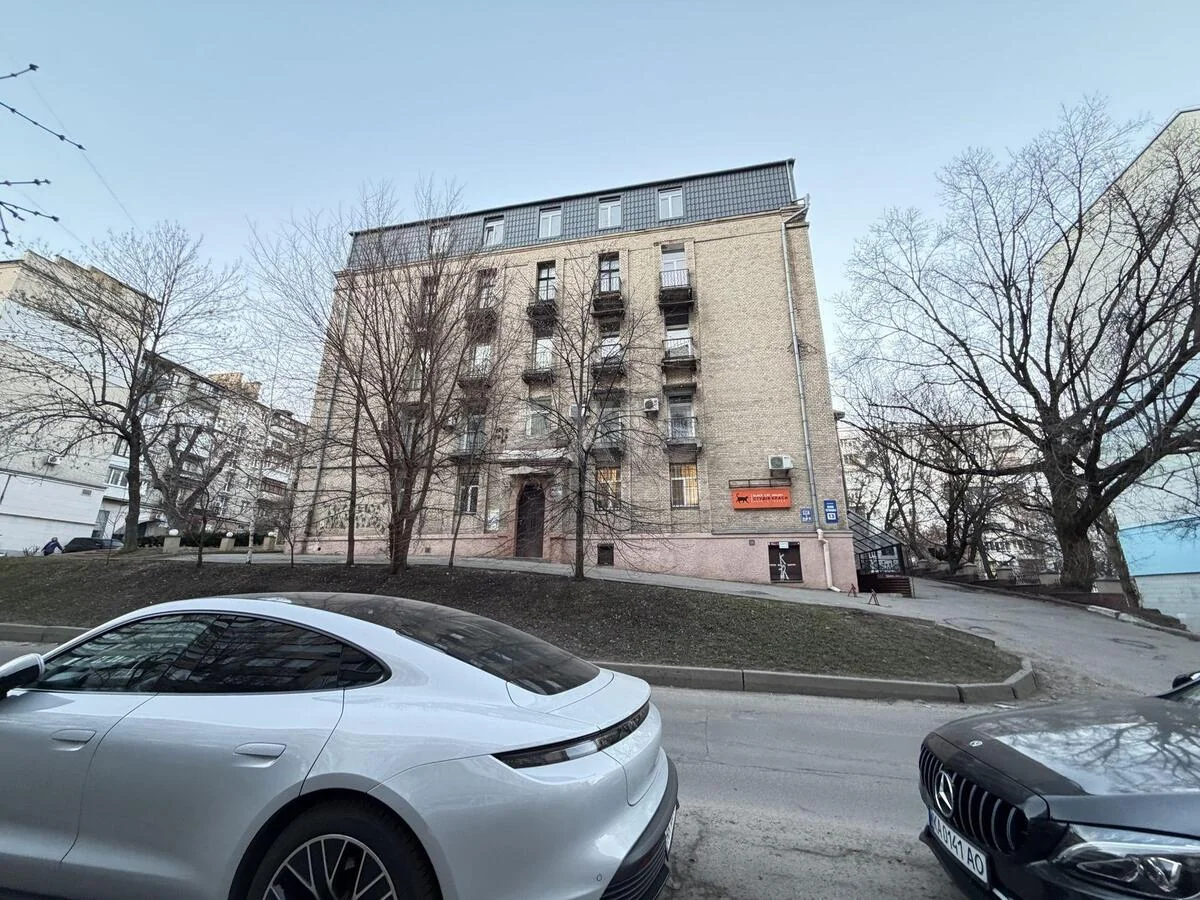 2к квартира вул. Василя Тютюнника 13