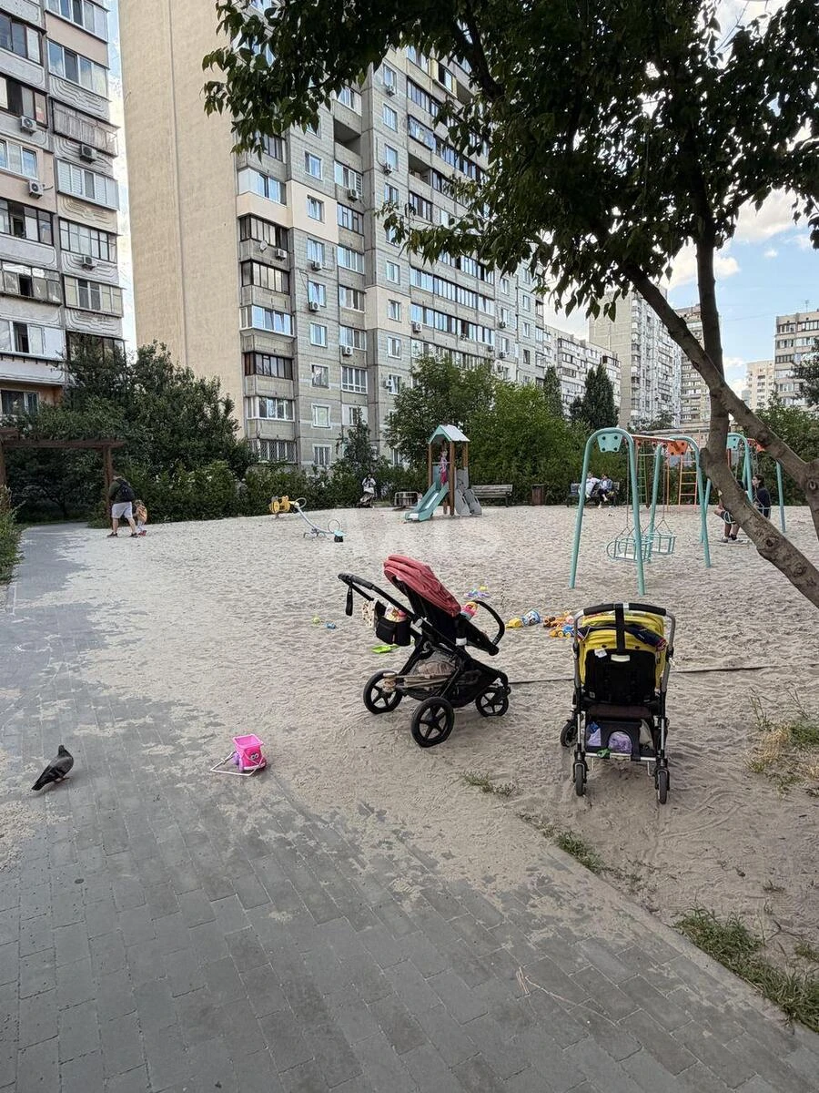 1к квартира ул. Руденко Ларисы 137152618