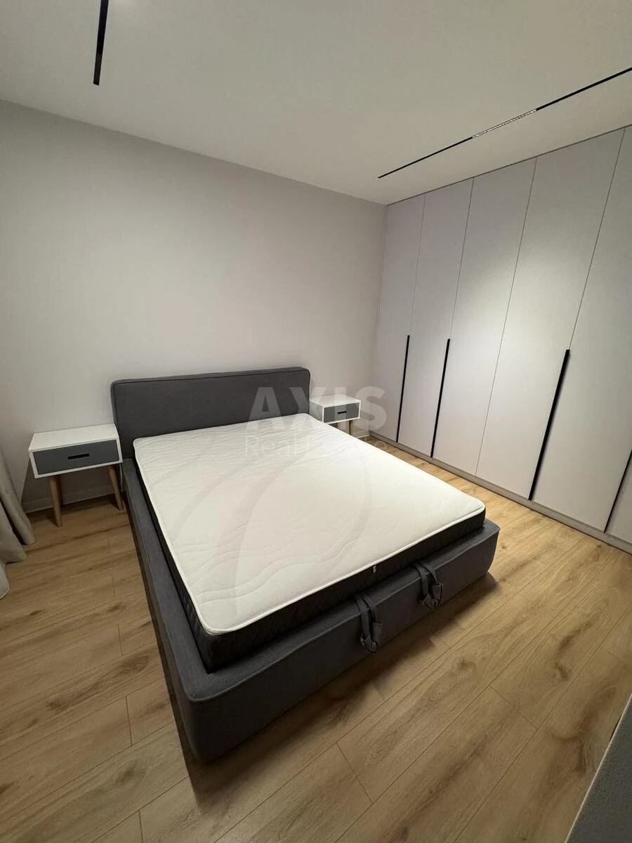 1k apartment nab. Dniprovs'ka 18А673062