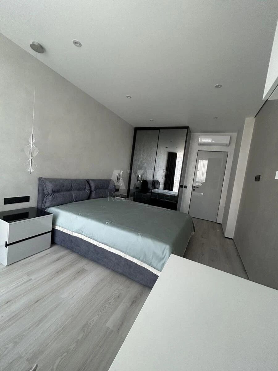 3k apartment nab. Dniprovs'ka 15634555