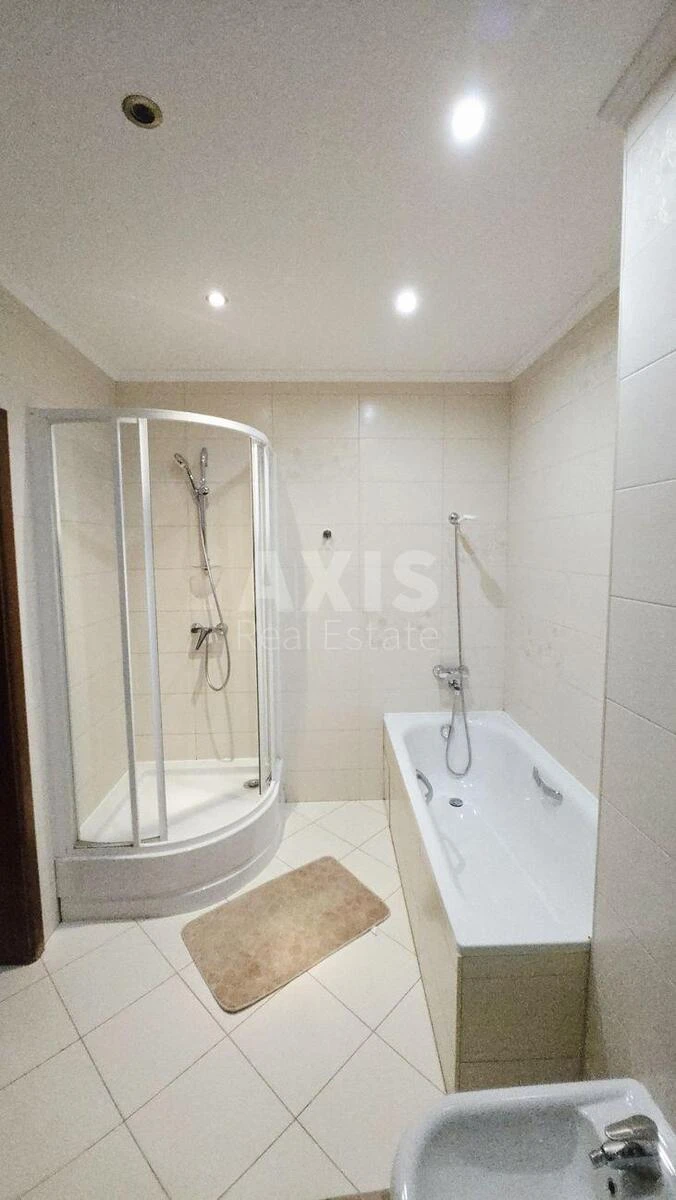 4k apartment vul. Pochajnyns'ka 25/496402115