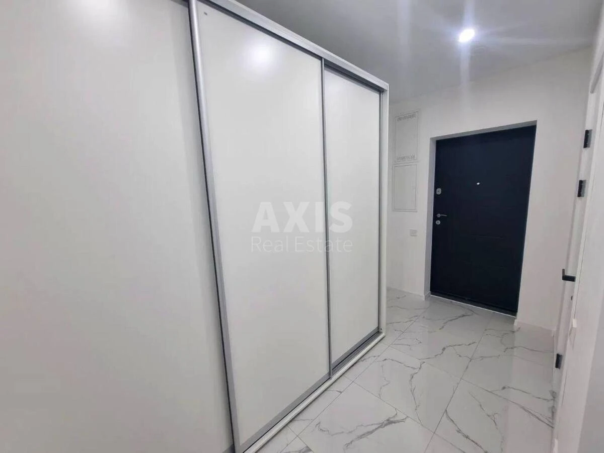 1k apartment pr-t Berestejskij 11692824