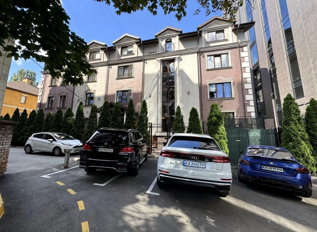 Office vul. Krasylivs'ka 11, 334m2705010
