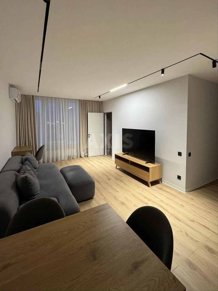 1k apartment nab. Dniprovs'ka 18А673061