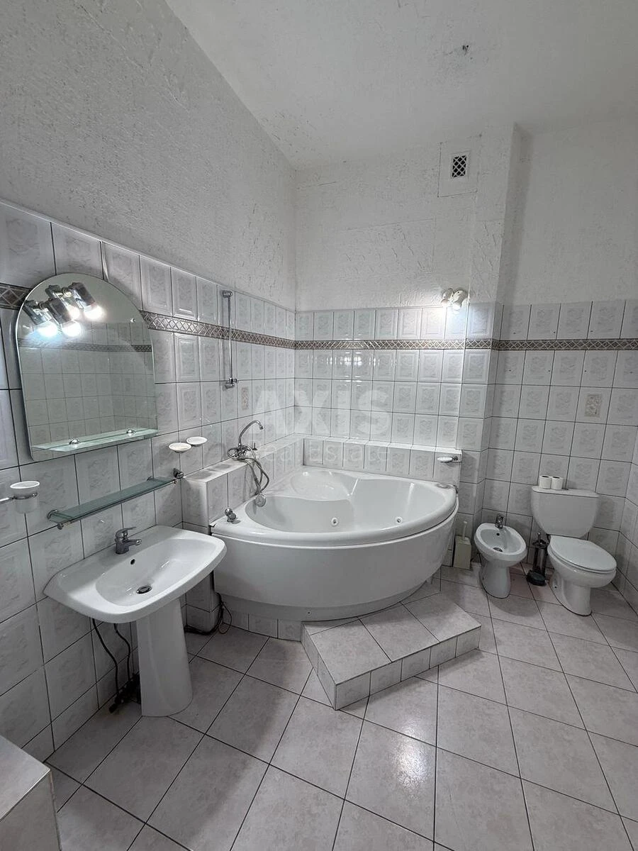 Office vul. Antonovycha 10А, 125m2641292