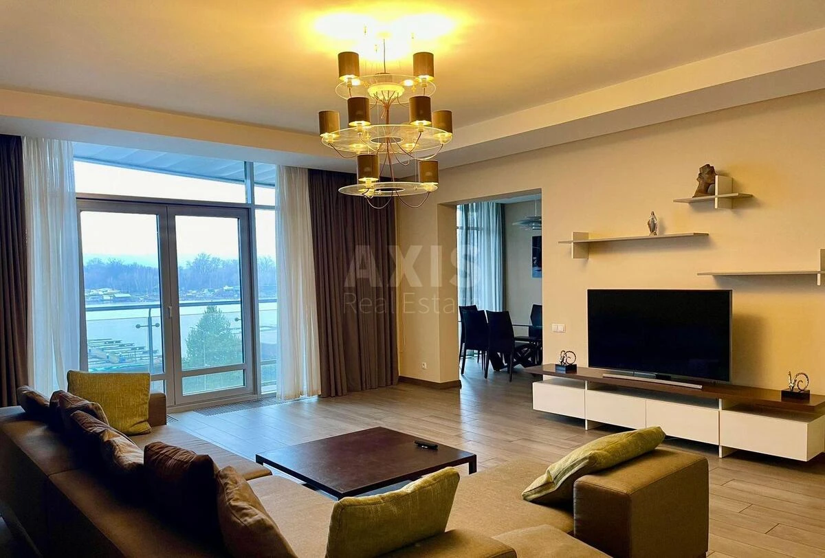 3к квартира ул. Окипной Раисы 18648050