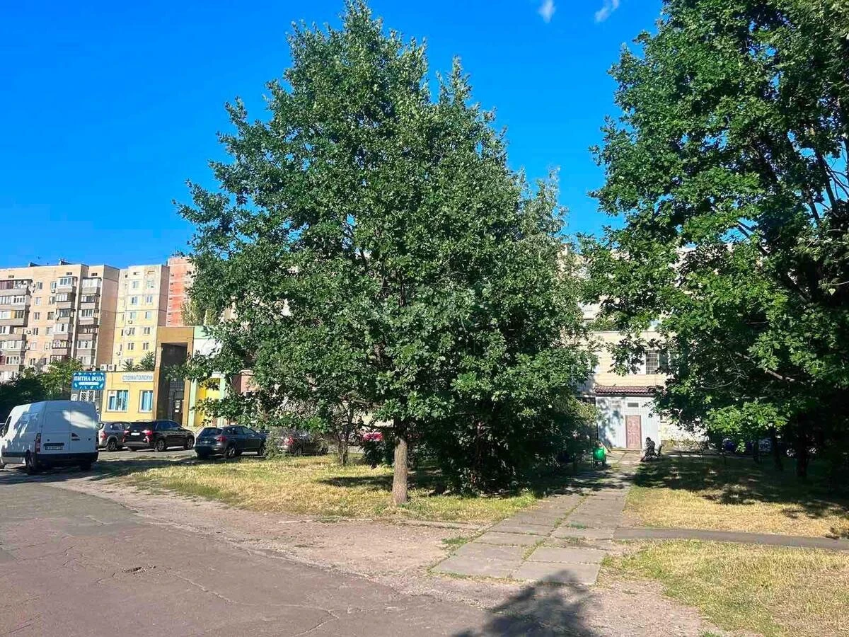 Trade object pr-t Nauky 61, 100m2711854