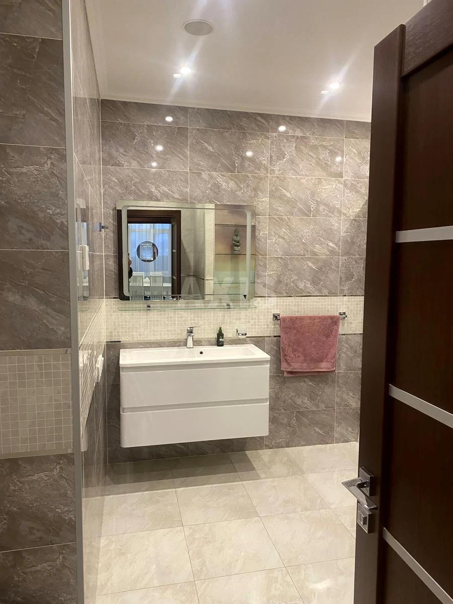 2k apartment pr-t Berestejskij 109631943