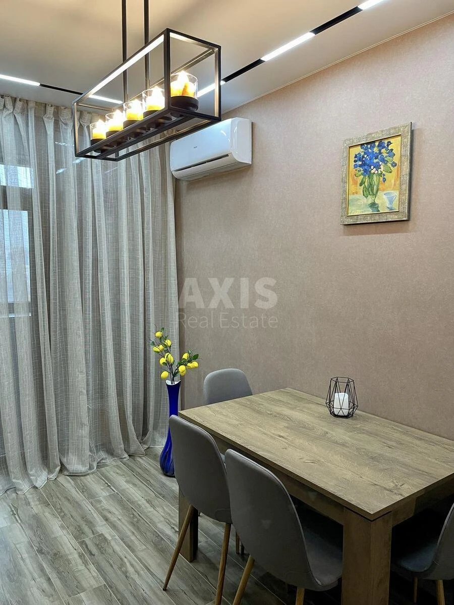 1k apartment pr-t Berestejskij 11672181