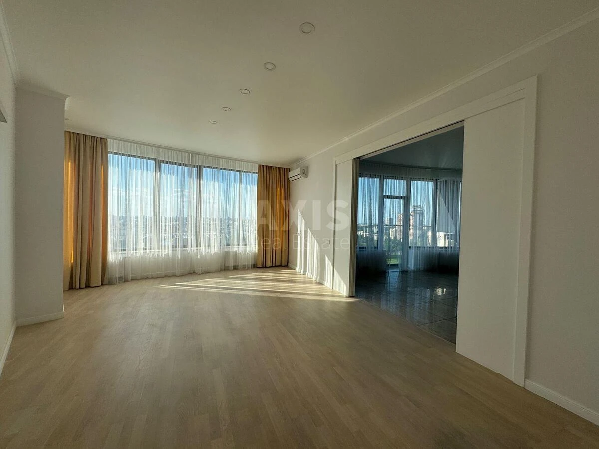 Office vul. Jevgena Konoval'cja 26А, 203m2705187