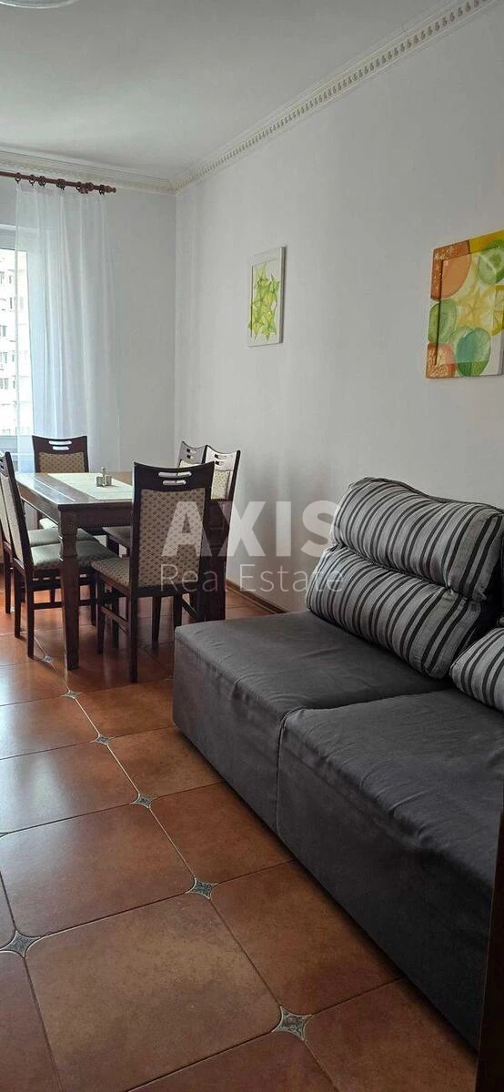 3k apartment vul. Urlivs'ka 19579201