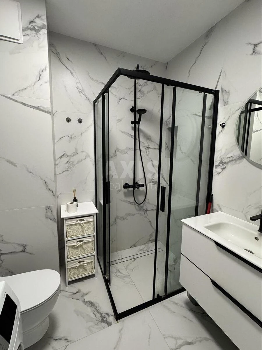 1k apartment nab. Dniprovs'ka 18А673064