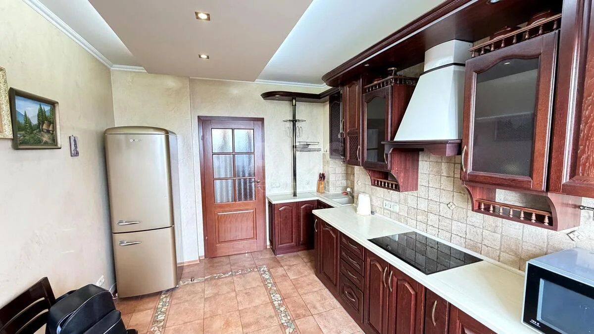 2k apartment vul. Pushynoi' Feodory 23