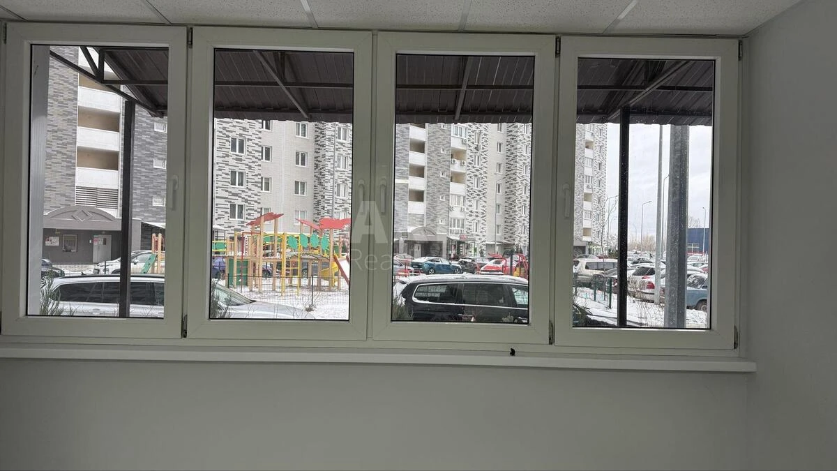 Объект торговли ул. Ревуцкого 54А, 98м26990417
