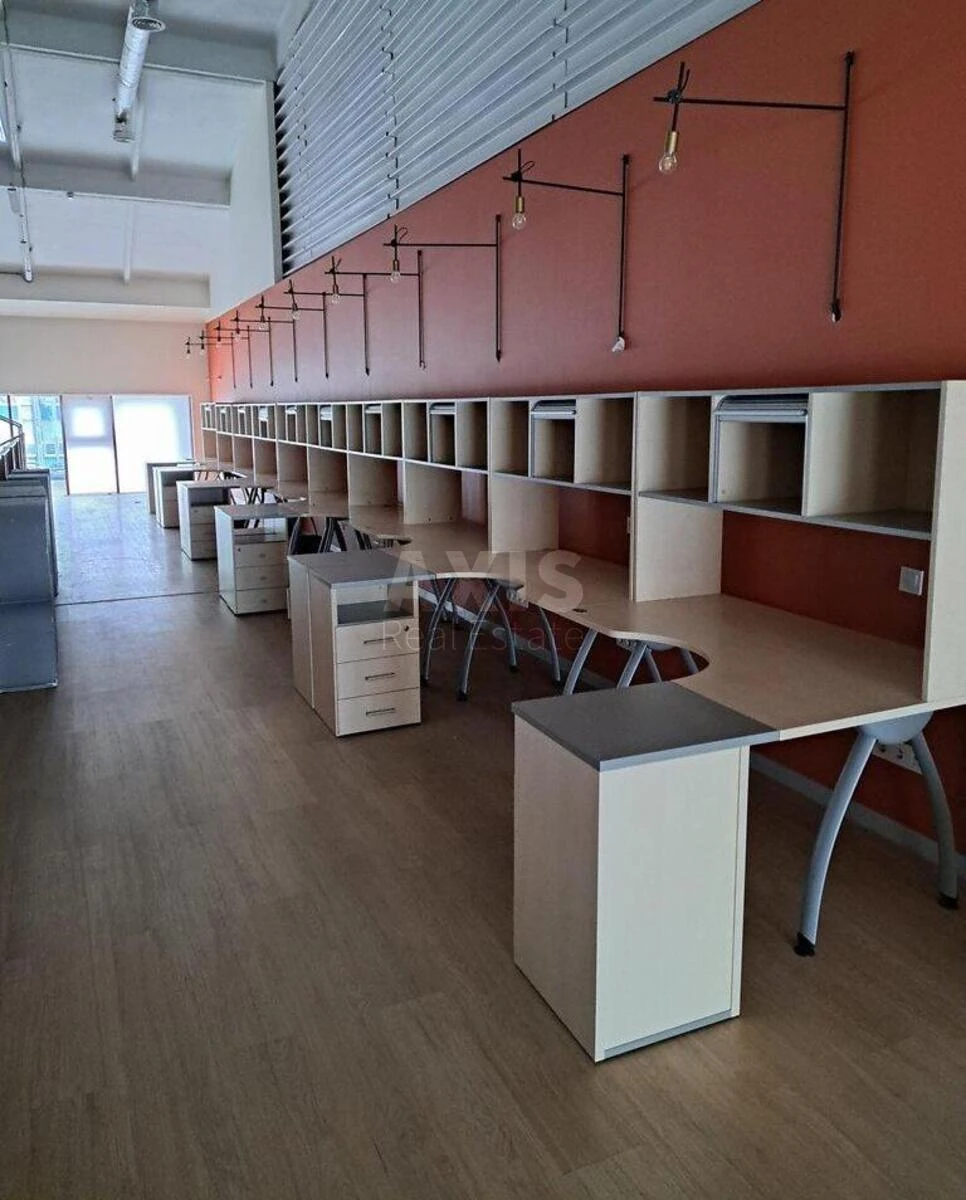 Office vul. Sverstjuka Jevgena 11, 485m267545