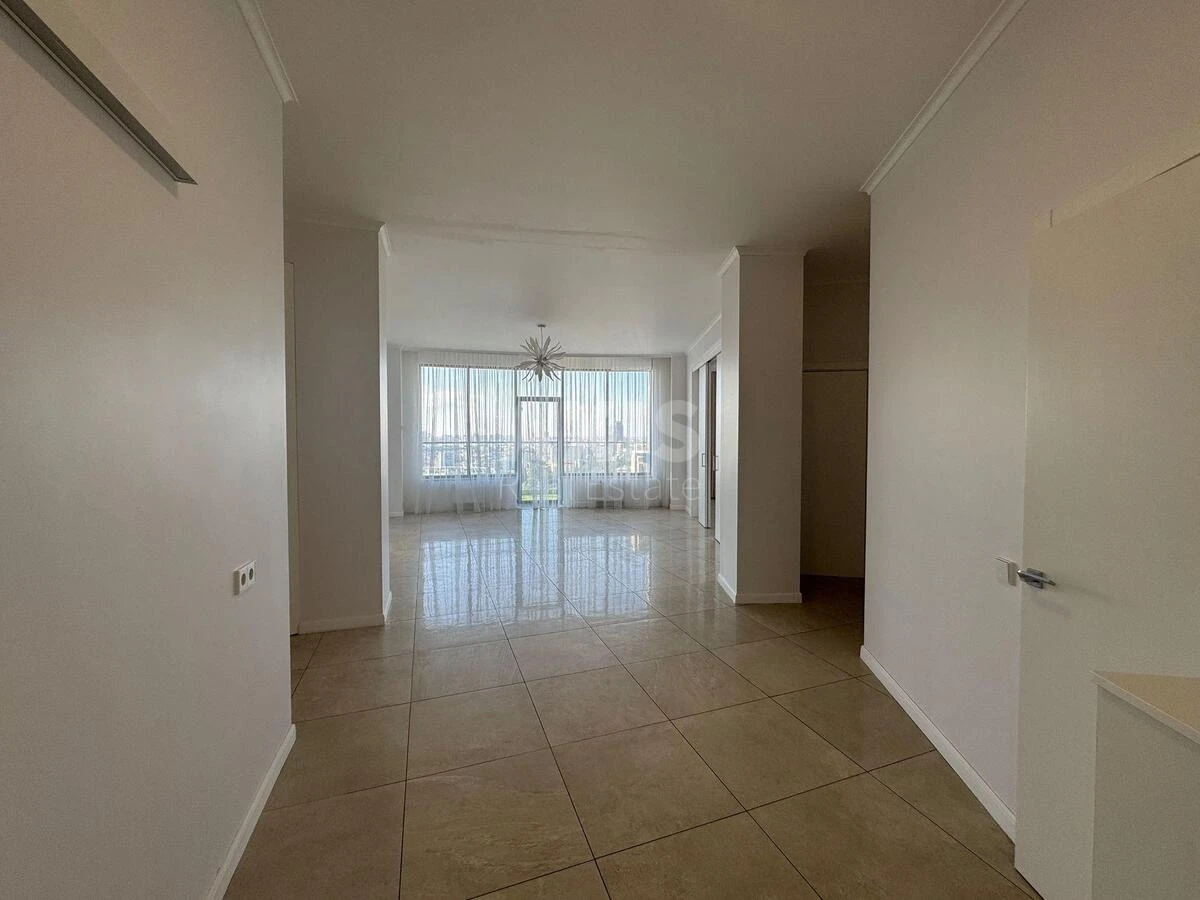 Office vul. Jevgena Konoval'cja 26А, 203m2643744