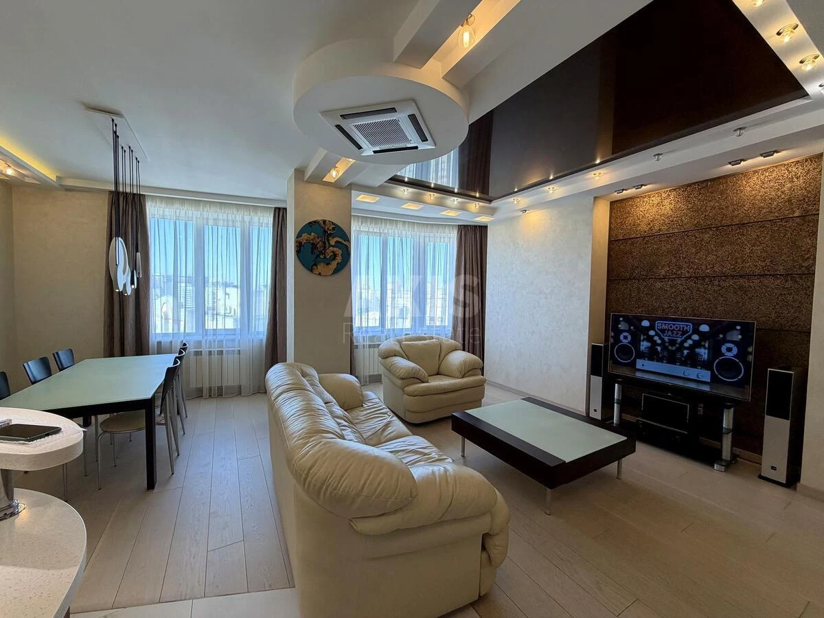 3k apartment vul. Urlivs'ka 4А703232