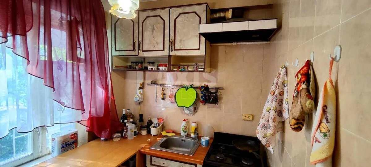 1k apartment vul. Bratyslavs'ka 16701670