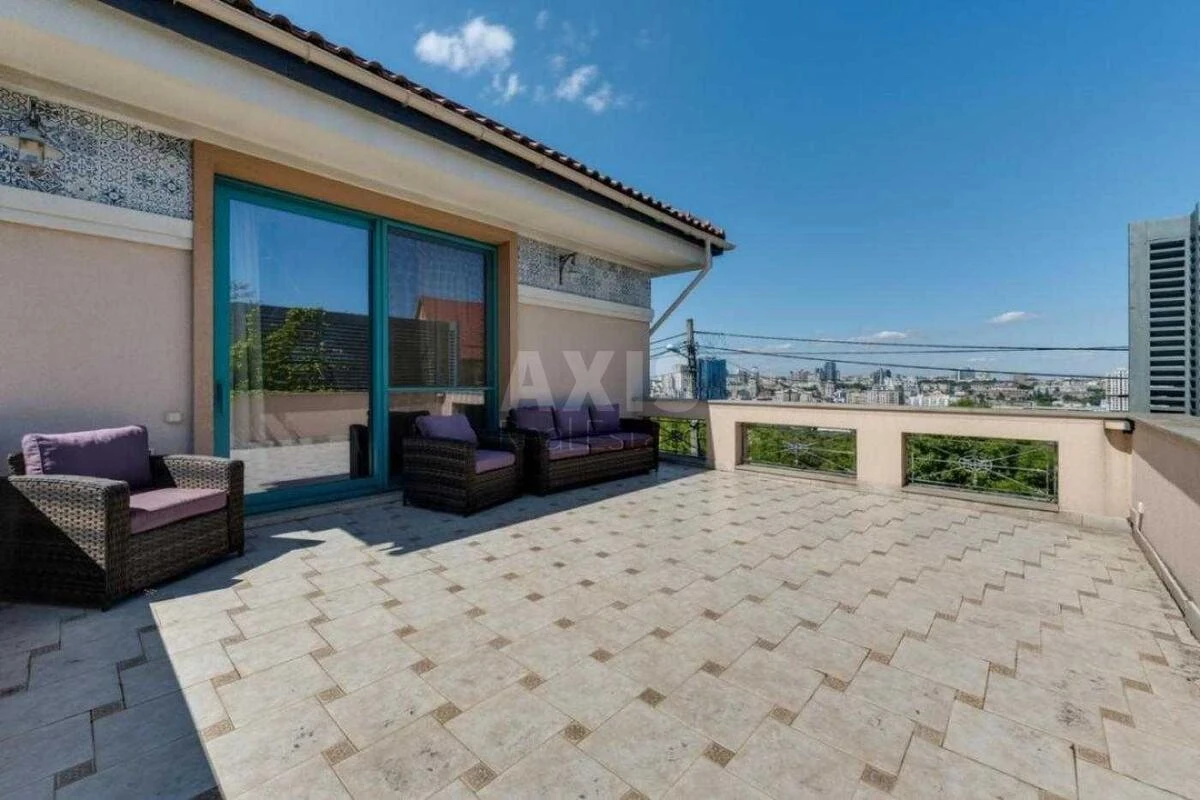 Дoм ул. Локомативная, 340м2, город Киев640224