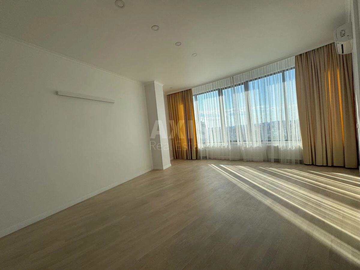 Office vul. Jevgena Konoval'cja 26А, 203m2643746