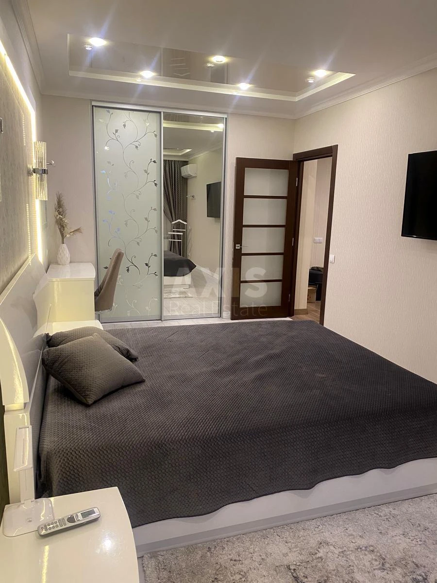 2k apartment pr-t Berestejskij 109631948