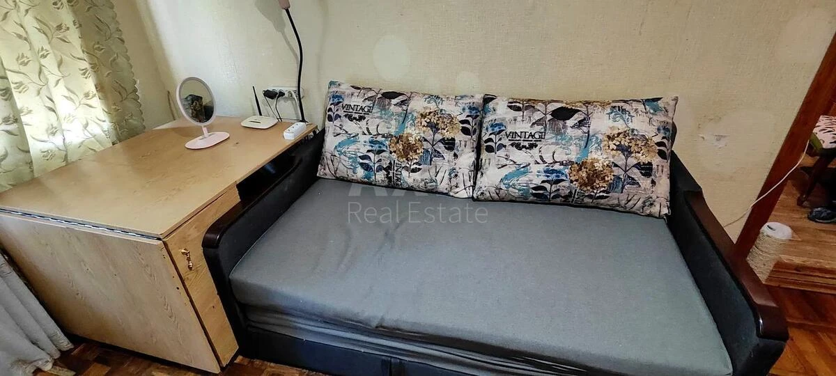 1k apartment vul. Bratyslavs'ka 16701671