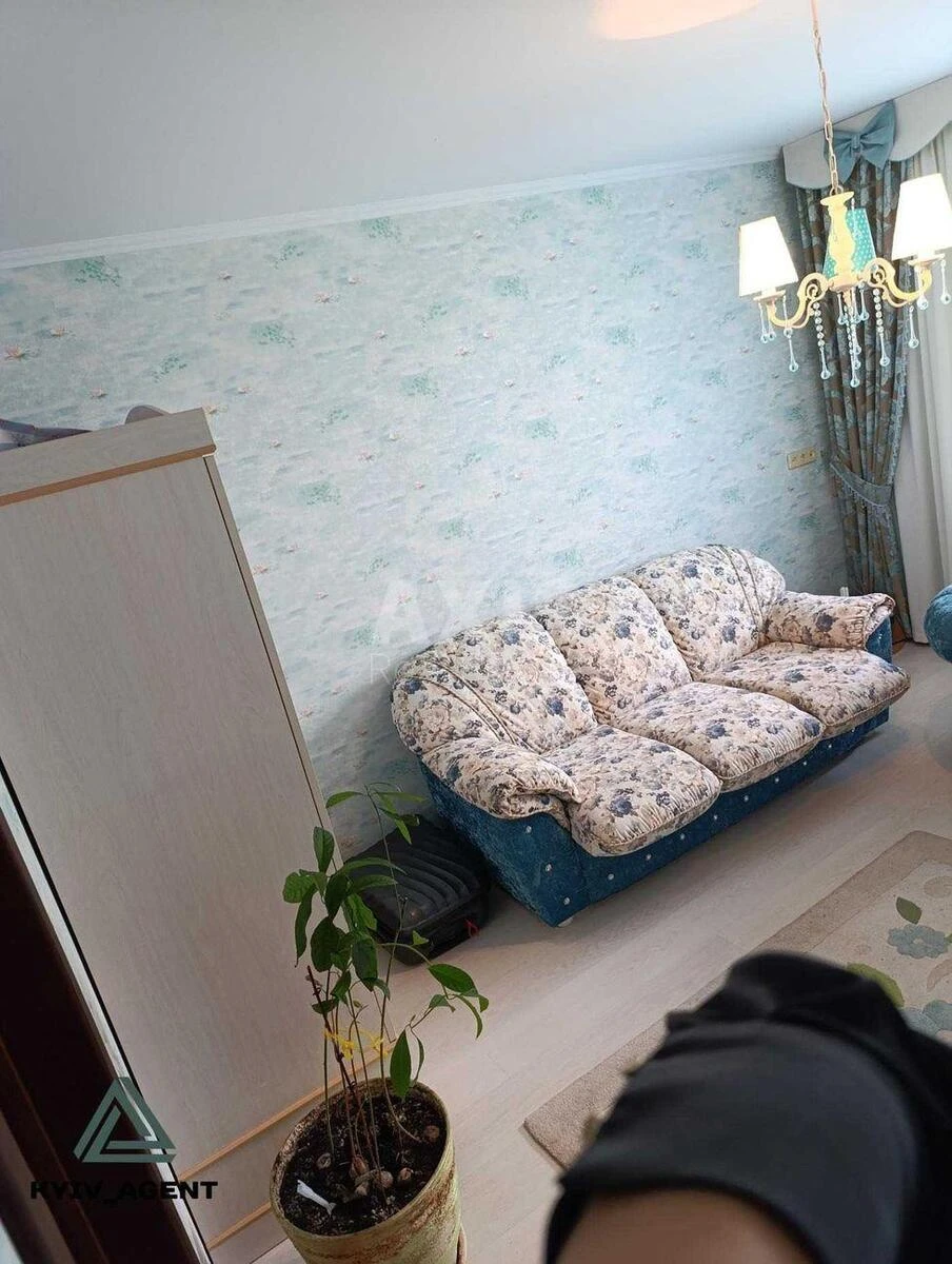 3к квартира ул. Ахматовой Анны 15627417