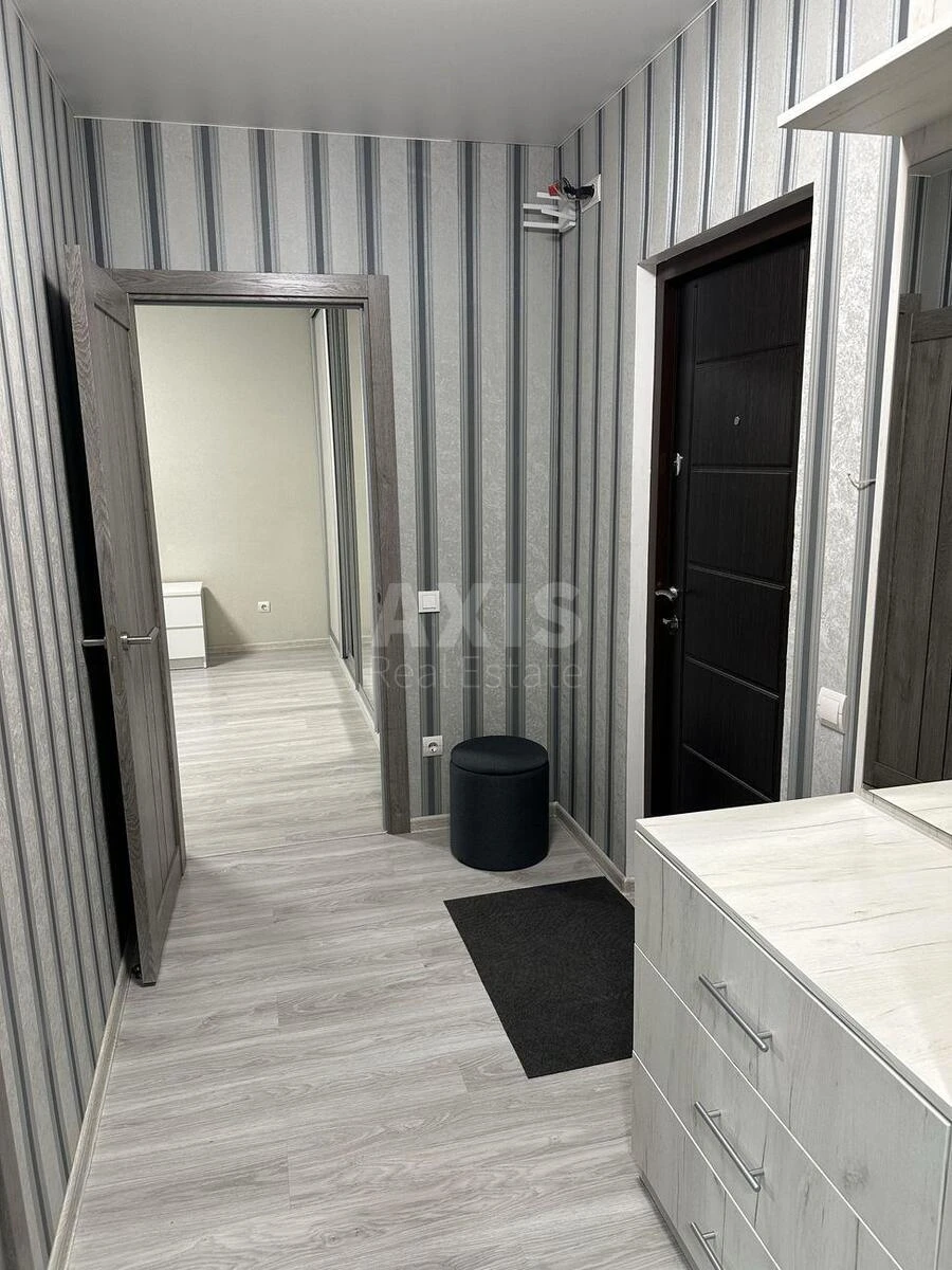 2k apartment vul. Revuc'kogo 136834511
