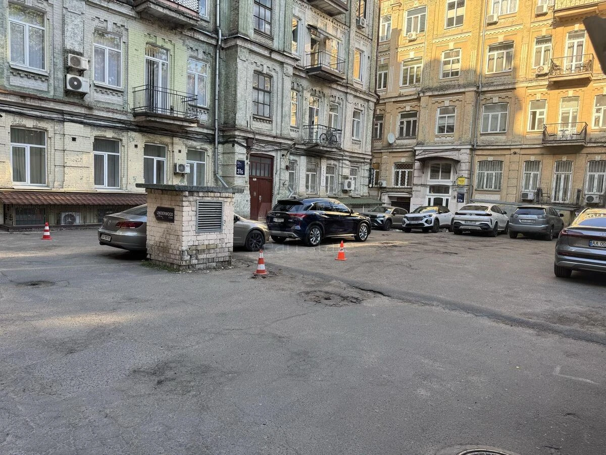 Объект торговли ул. Чавдар Елизаветы 31Б, 37м268125
