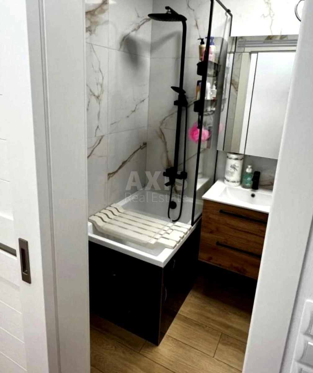 2k apartment vul. Jevgena Konoval'cja 15, корп. 1703339