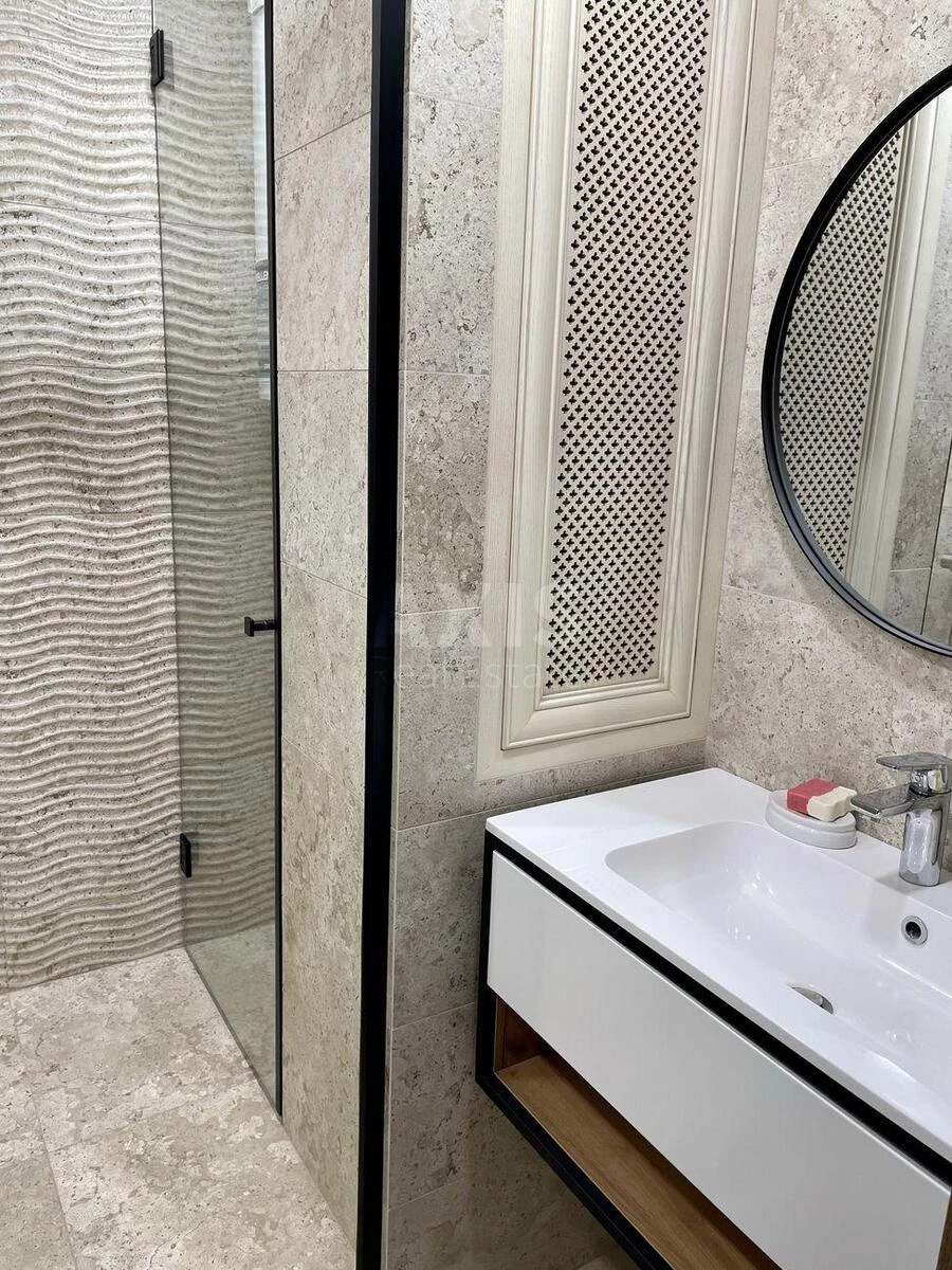 1k apartment pr-t Berestejskij 11672188