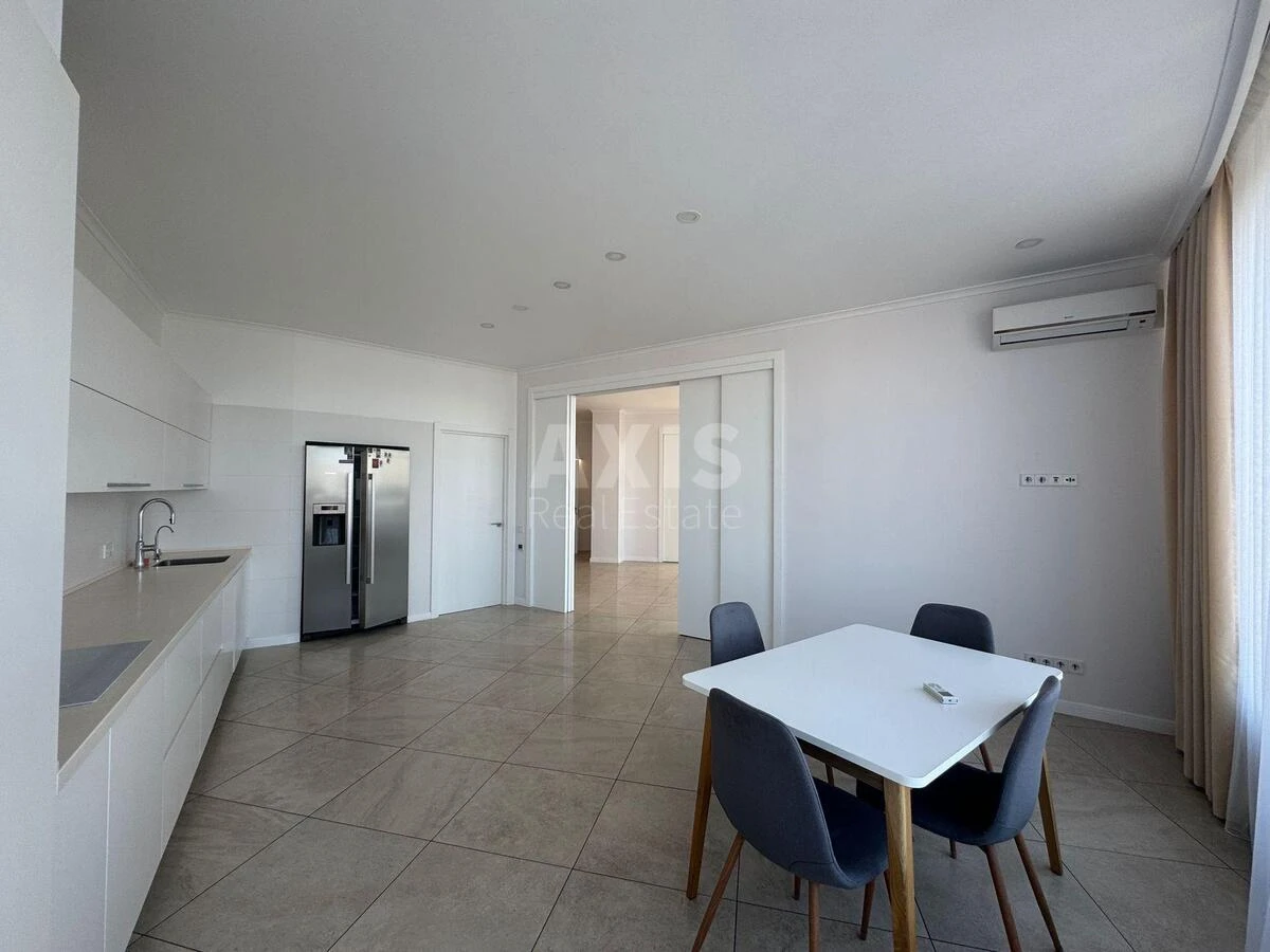 Office vul. Jevgena Konoval'cja 26А, 203m2643749