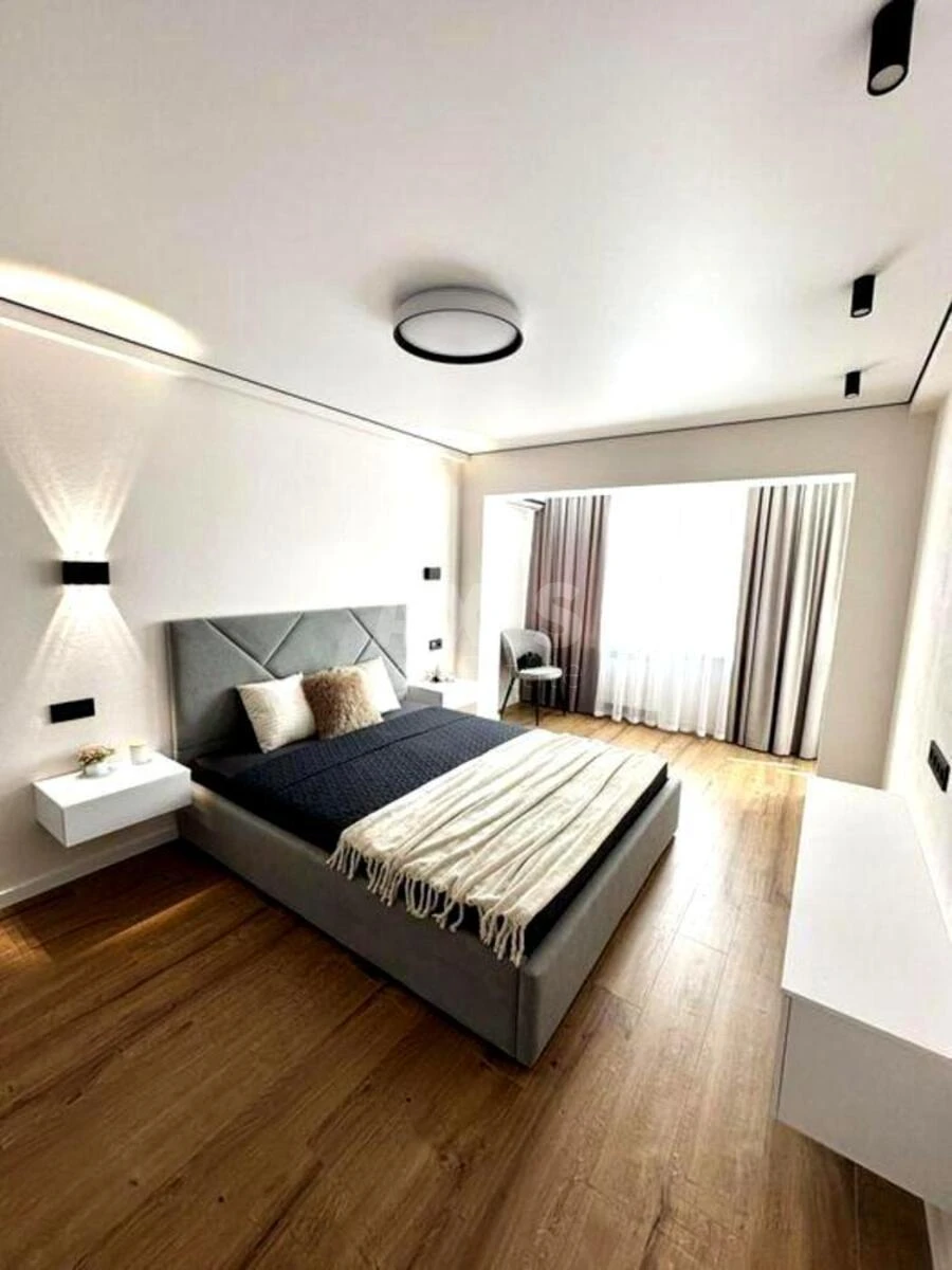 1k apartment pr-t Berestejskij 19664742