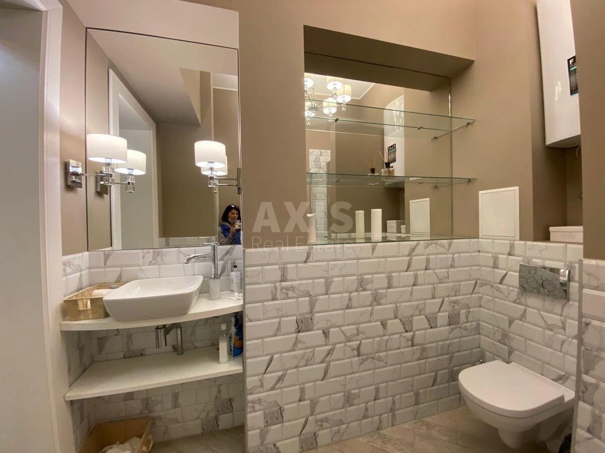 Офис ул. Антоновича 48, 80м27145713