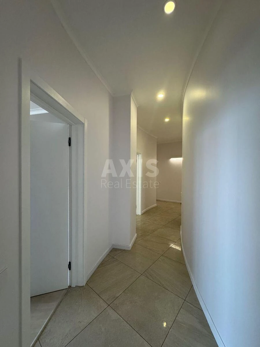 Office vul. Jevgena Konoval'cja 26А, 203m27051815