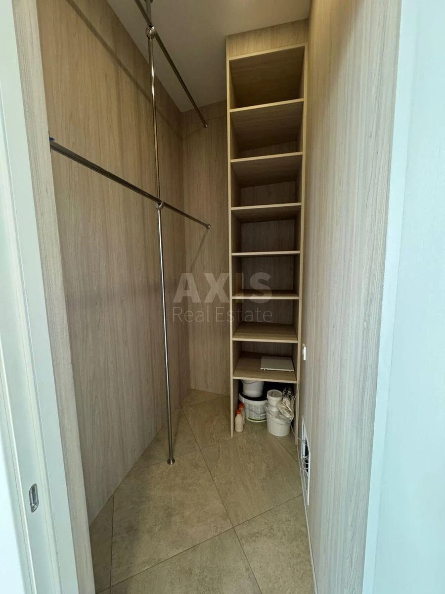 Office vul. Jevgena Konoval'cja 26А, 203m26437410