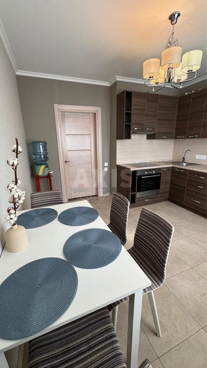 2k apartment vul. Yulia Zdanovska 36