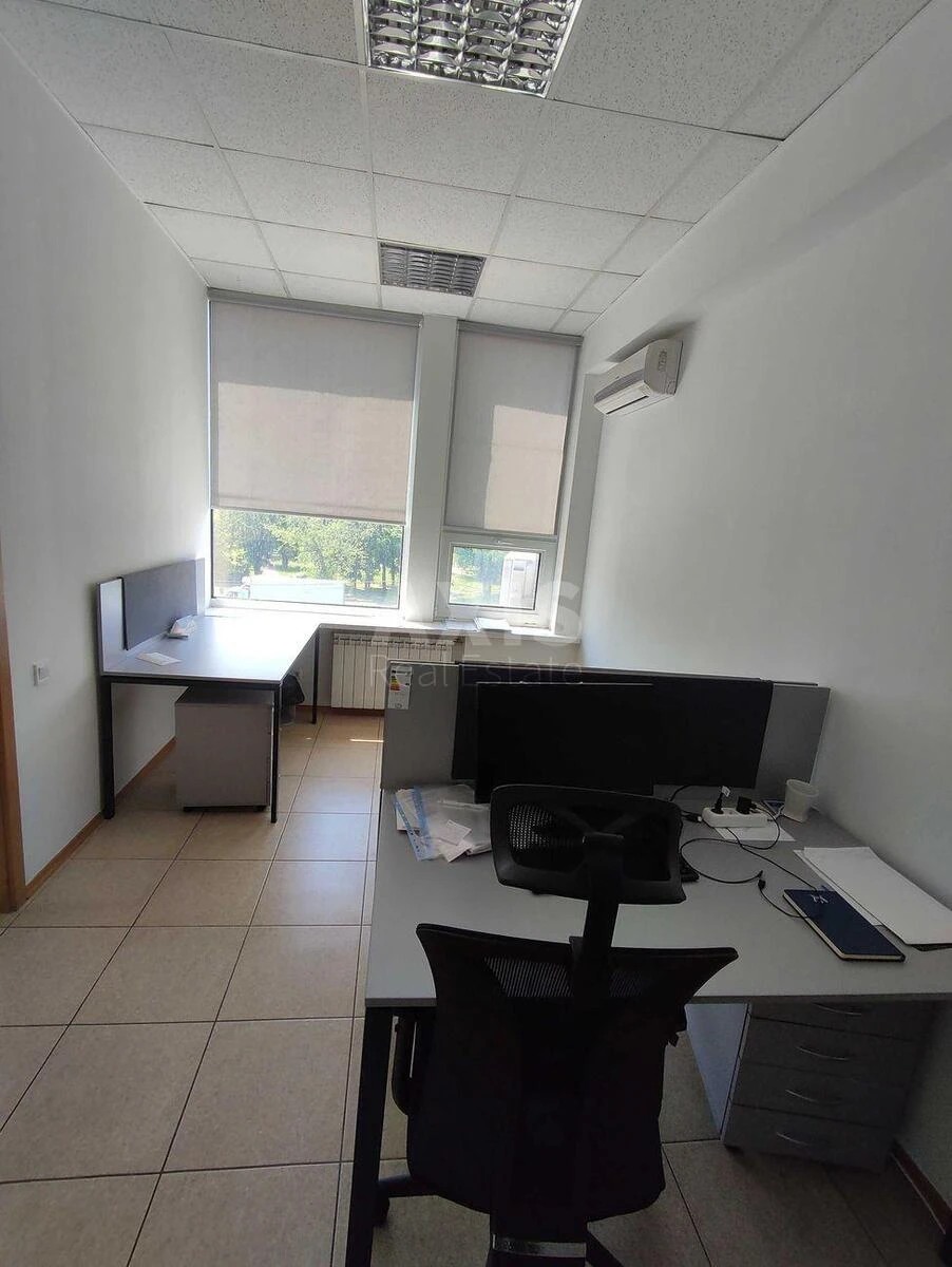Office vul. Sverstjuka Jevgena 11Б, 67m26413113