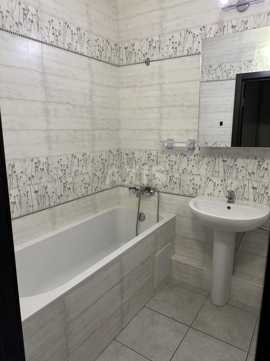 1k apartment pr-t Berestejskij 67А695665