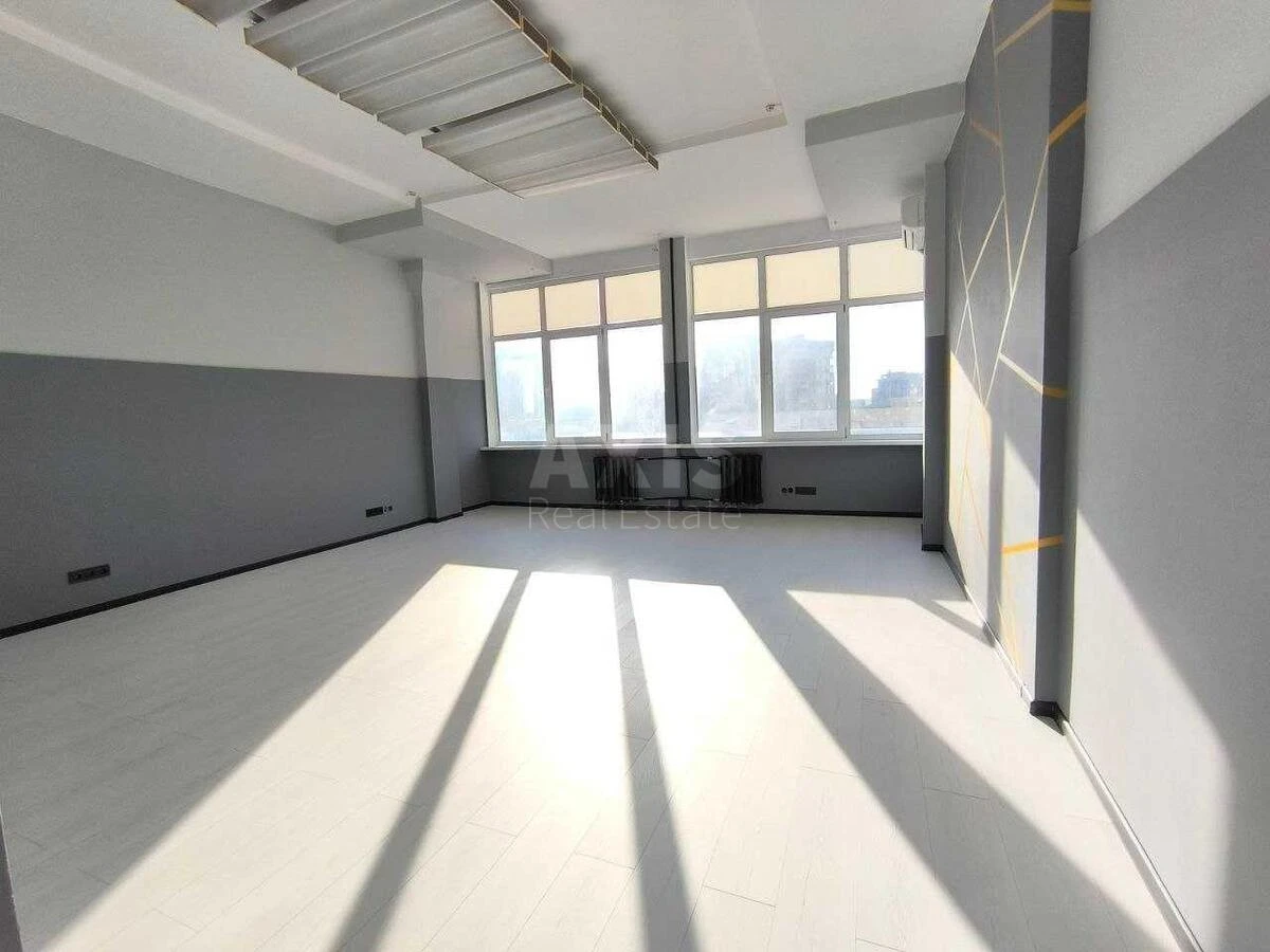 Office vul. Henerala Almazova 18/7, 38m2672070