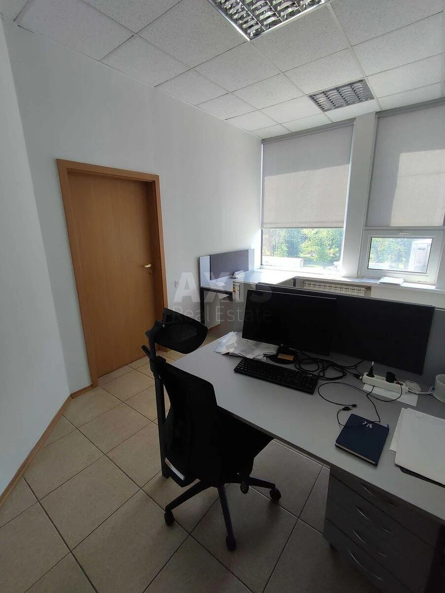 Office vul. Sverstjuka Jevgena 11Б, 67m26413111