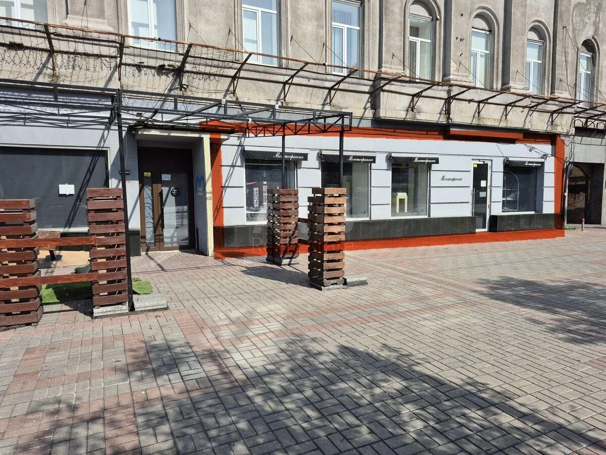 Об'єкт торгівлі вул. Хрещатик 12, 136м2