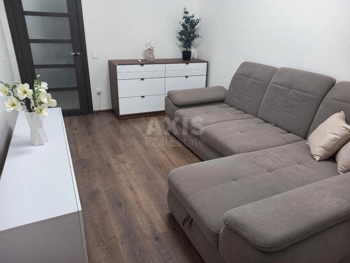 3k apartment pr-t Berestejskij 67707194