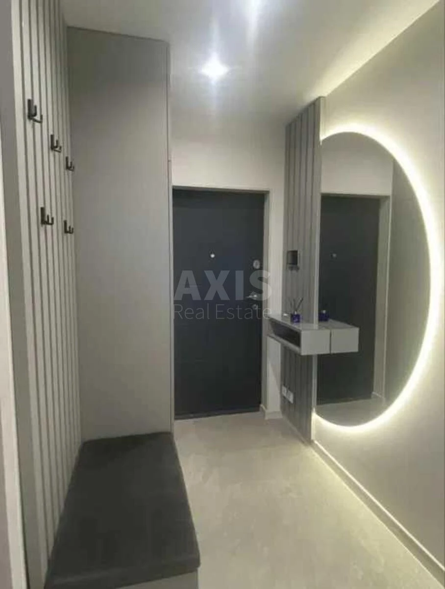 1k apartment pr-t Berestejskij 11692854