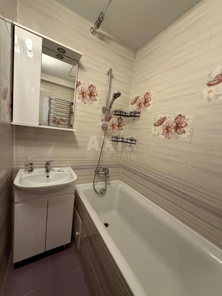 2k apartment pr-t Berestejskij 22699249