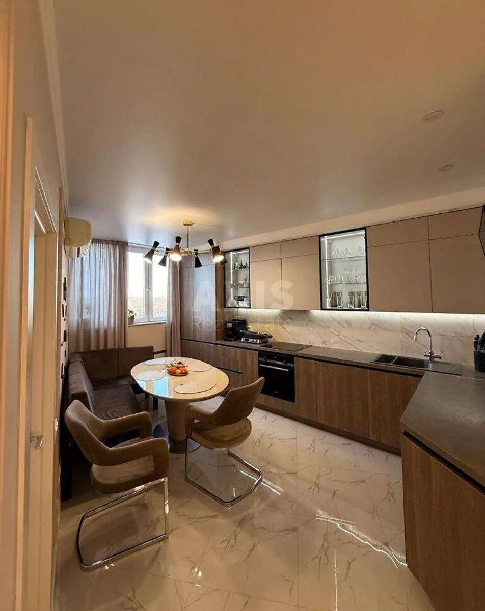 3k apartment vul. Sikors'kogo Igorja Aviakonstruktora 1