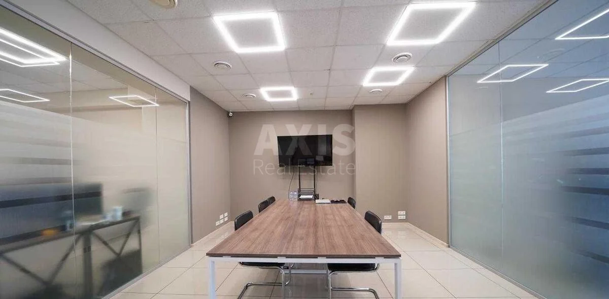 Office vul. Velyka Vasyl'kivs'ka 72, 400m2