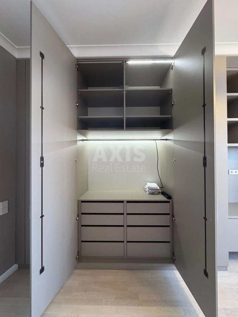 Office vul. Jevgena Konoval'cja 26А, 203m26437414