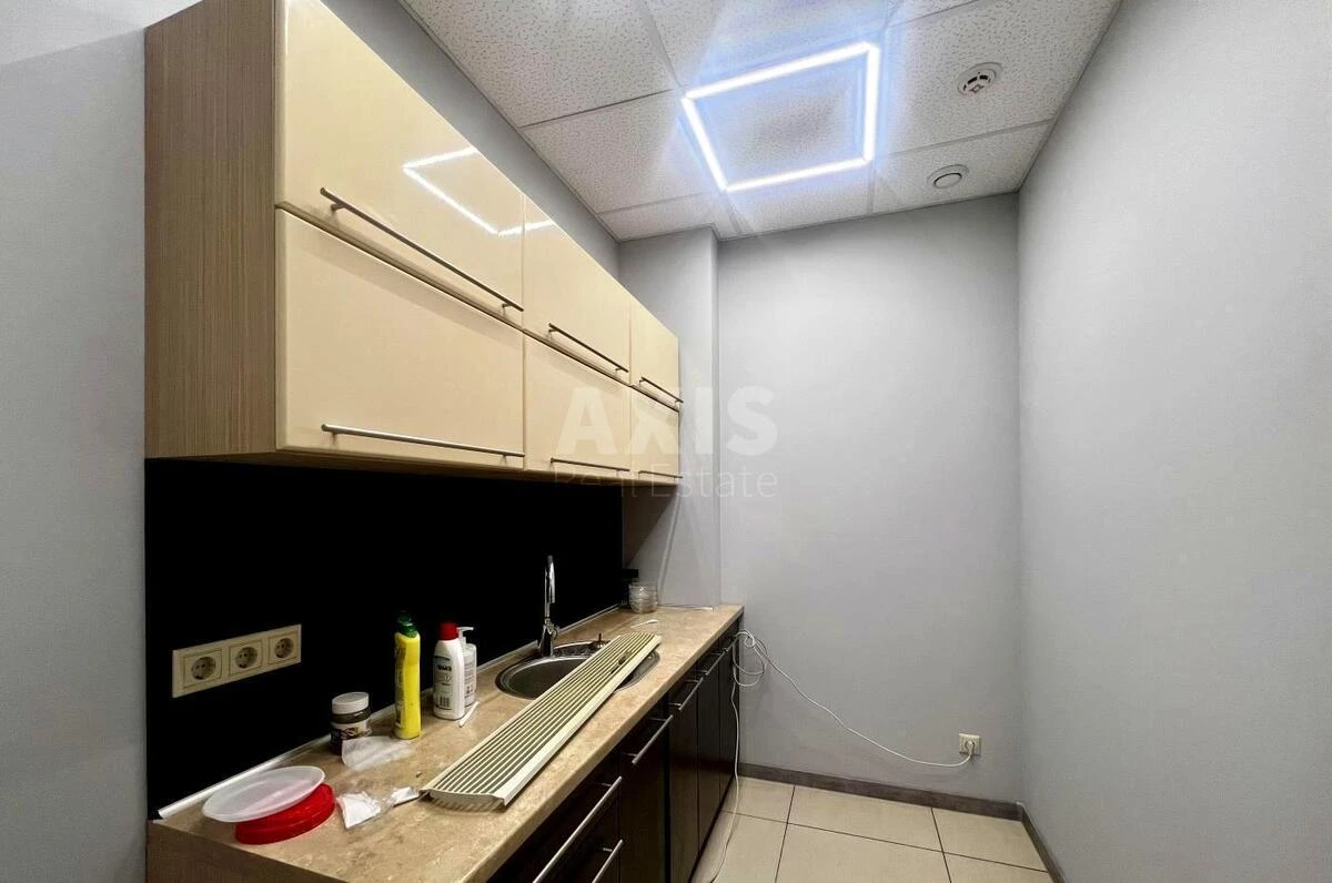 Office vul. Antonovycha 33В, 152m2692397