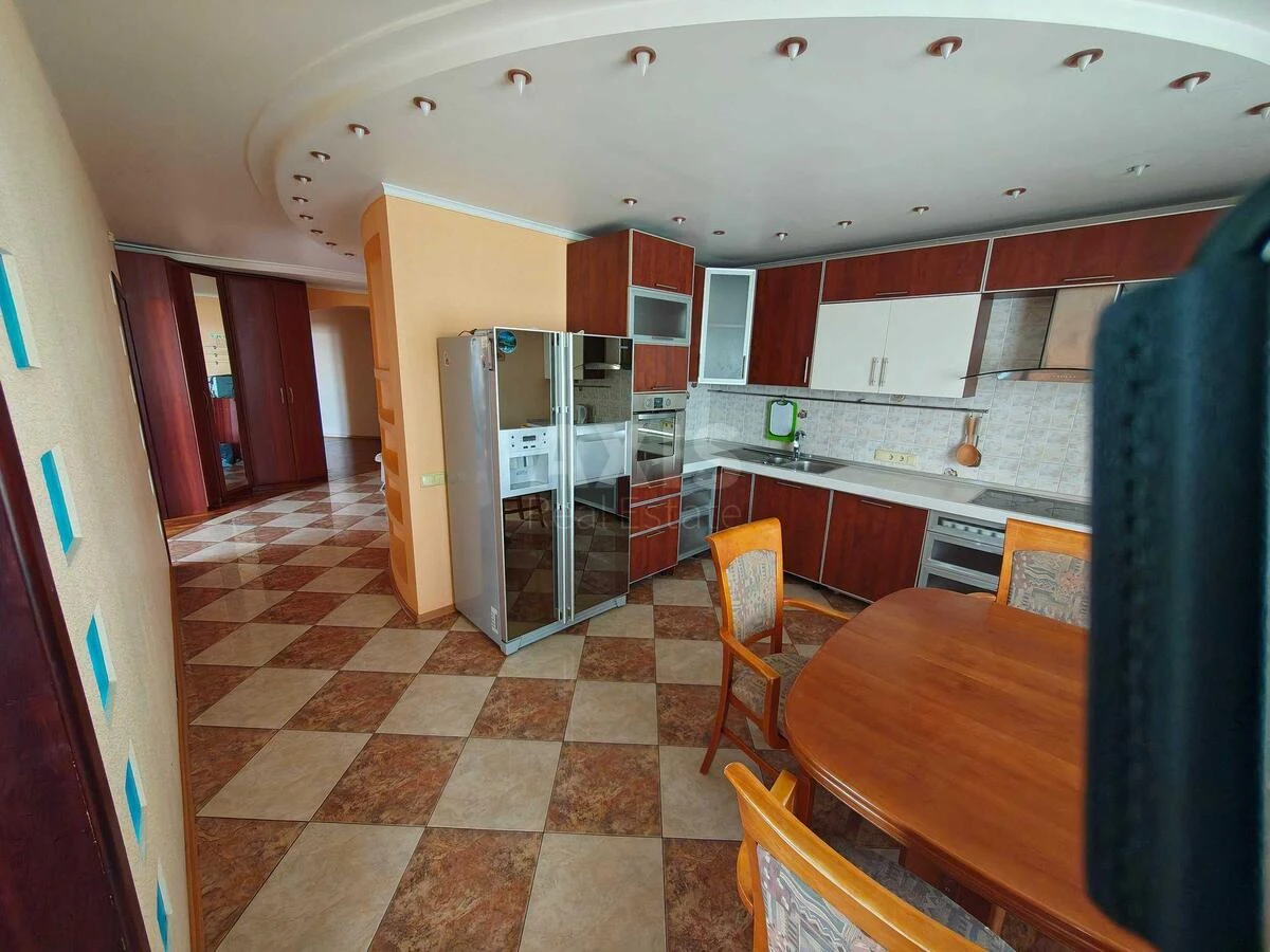 4k apartment pr-t Berestejskij 103683831